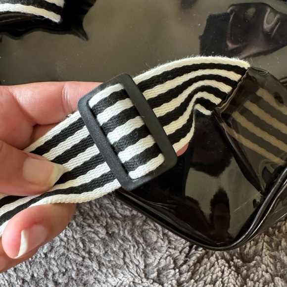 WHITE CLAW Plastic Belt Bag - Picture 4 of 7